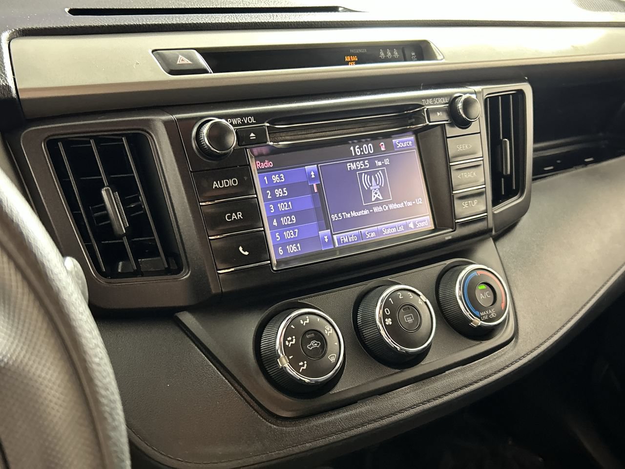Used 2017 Toyota RAV4 LE FWD image 17