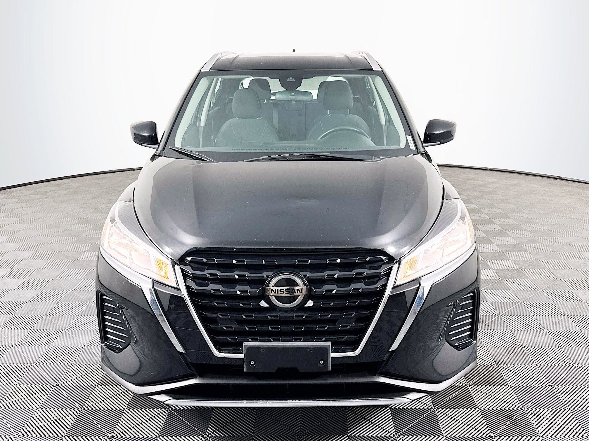 Used 2021 Nissan Kicks SV image 2