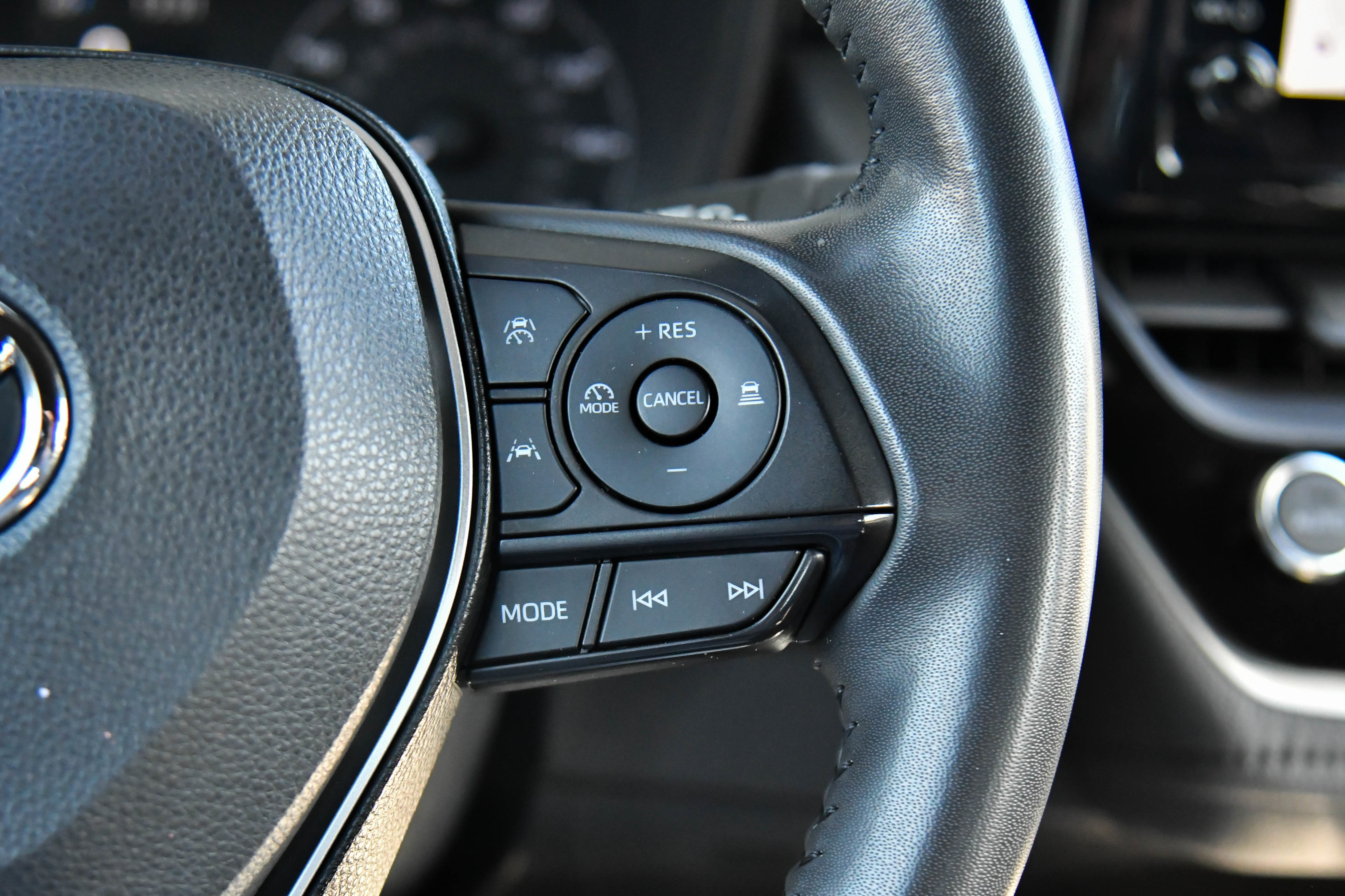 Used 2024 Toyota Corolla SE w/ SE Package image 32