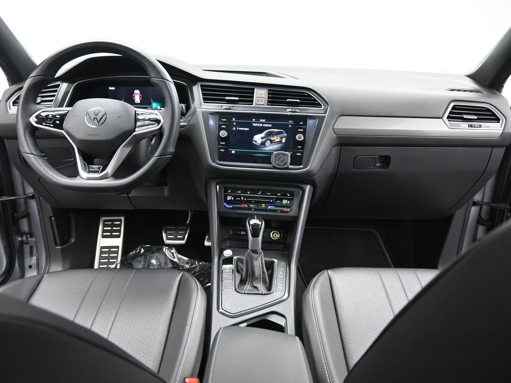 Used 2023 Volkswagen Tiguan SE R-Line FWD image 17