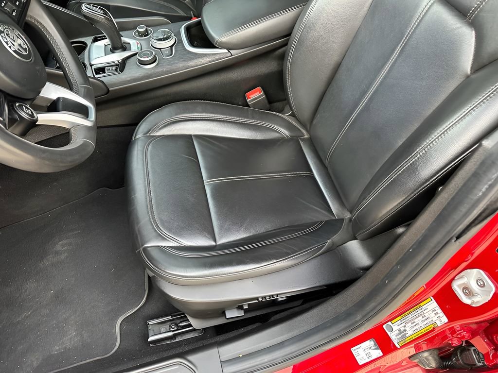 Used 2020 Alfa Romeo Giulia image 12