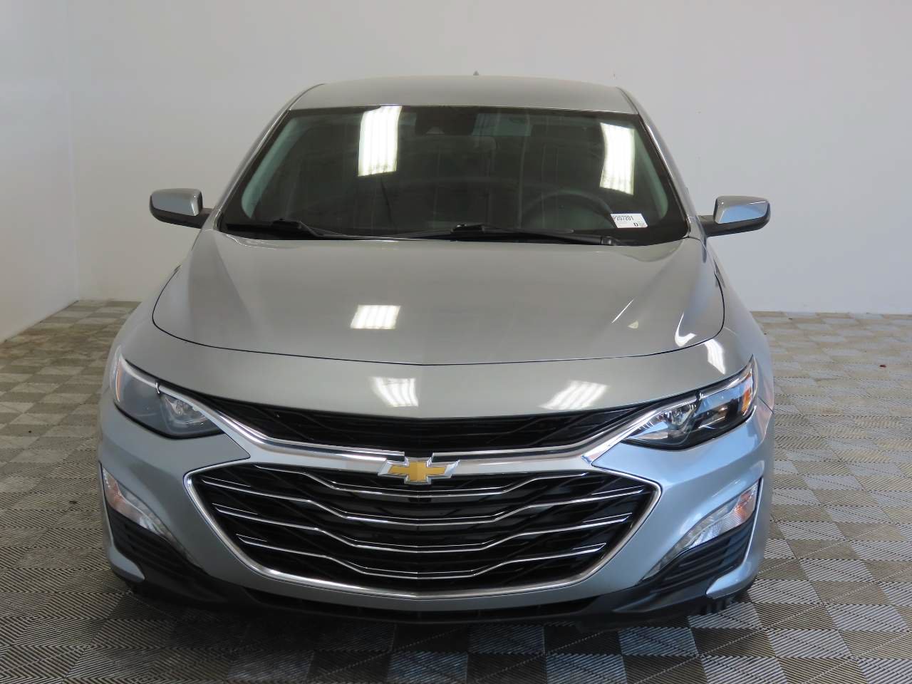 Used 2024 Chevrolet Malibu LT FWD image 2