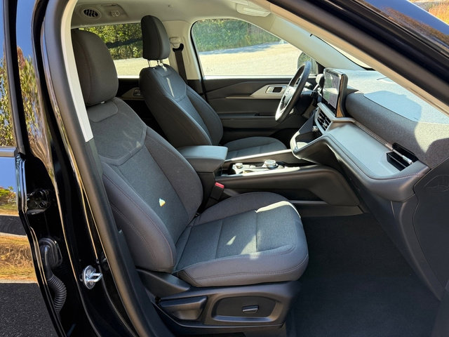 Used 2025 Ford Explorer Active image 22