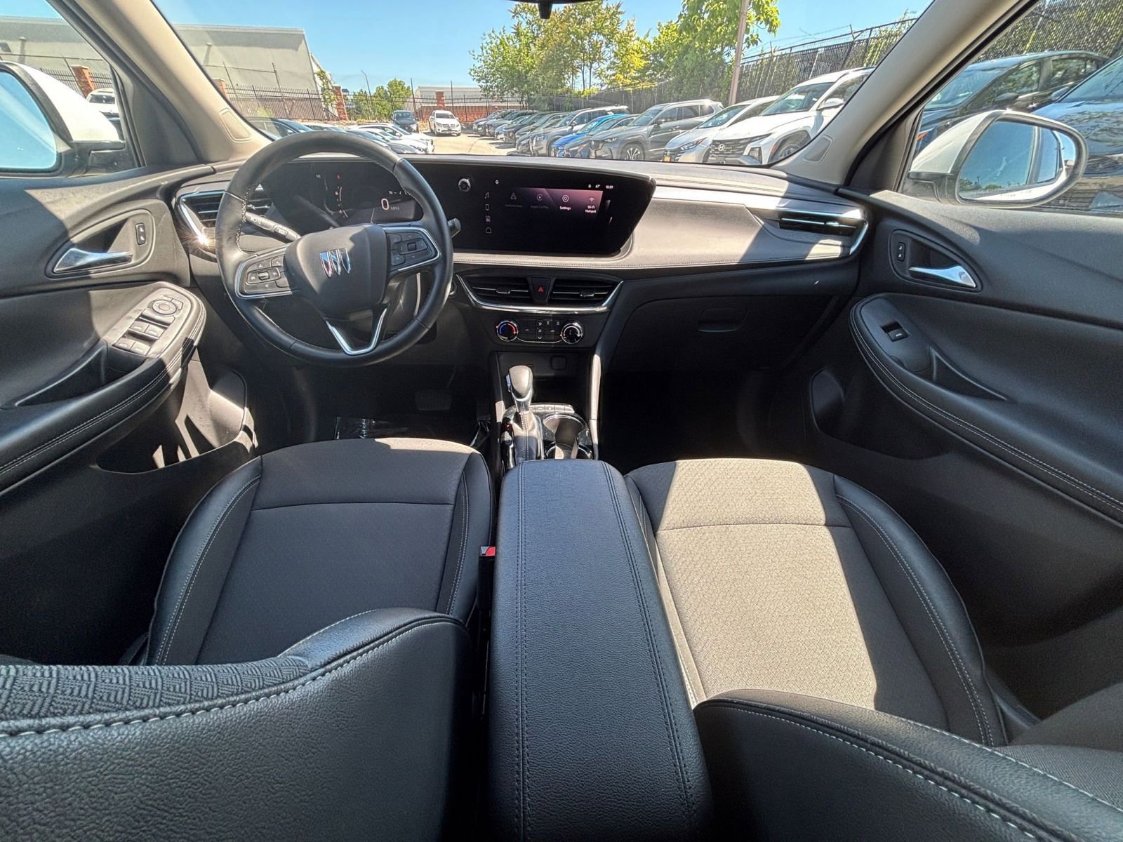 Used 2025 Buick Encore GX Preferred AWD/4WD image 28