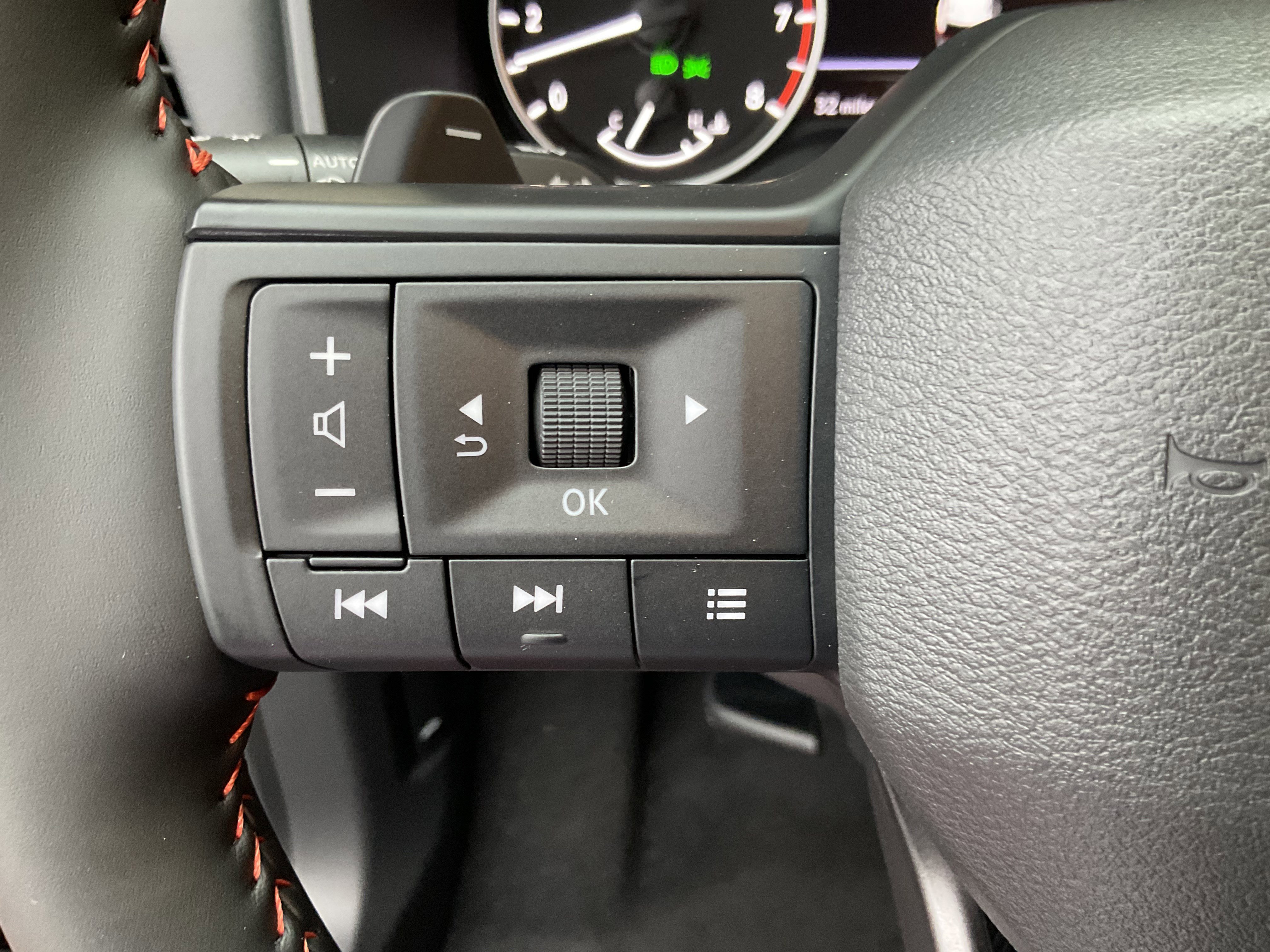 Used 2026 Nissan Rogue SV image 32