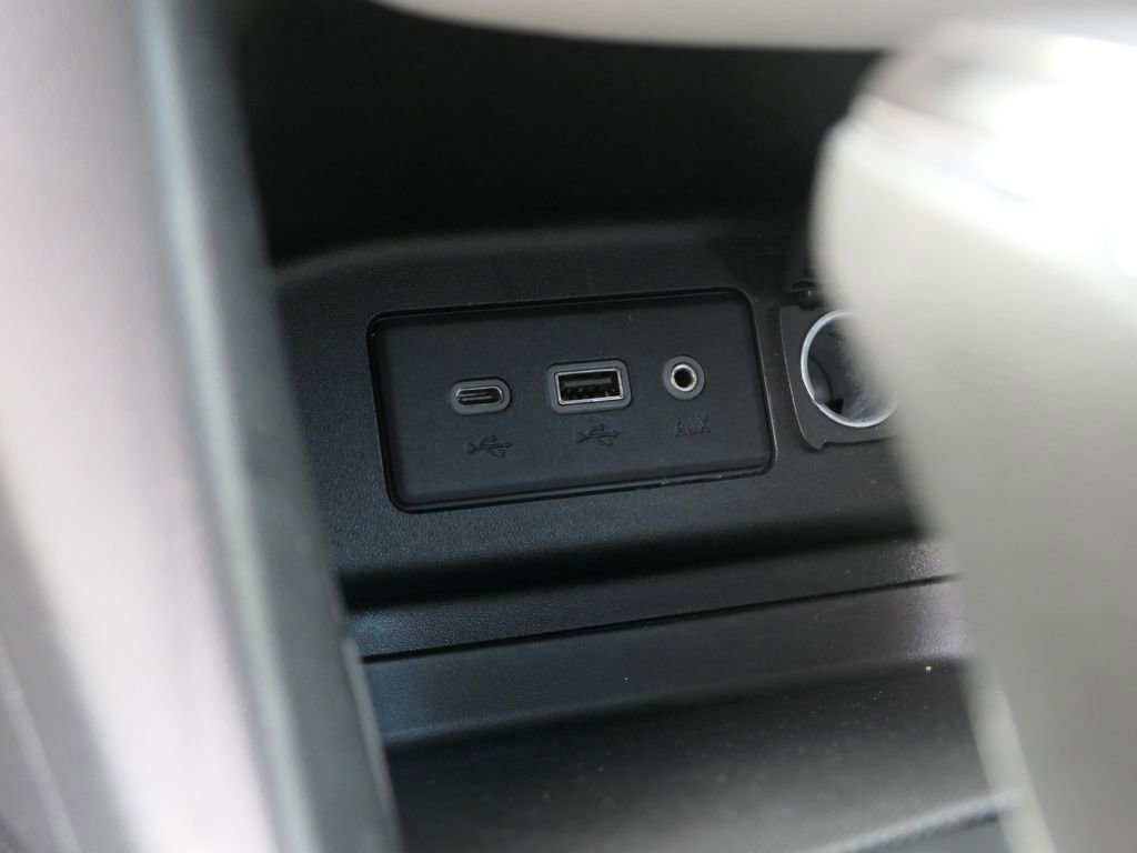 Used 2020 Chevrolet Equinox LS w/ LS Convenience Package image 21
