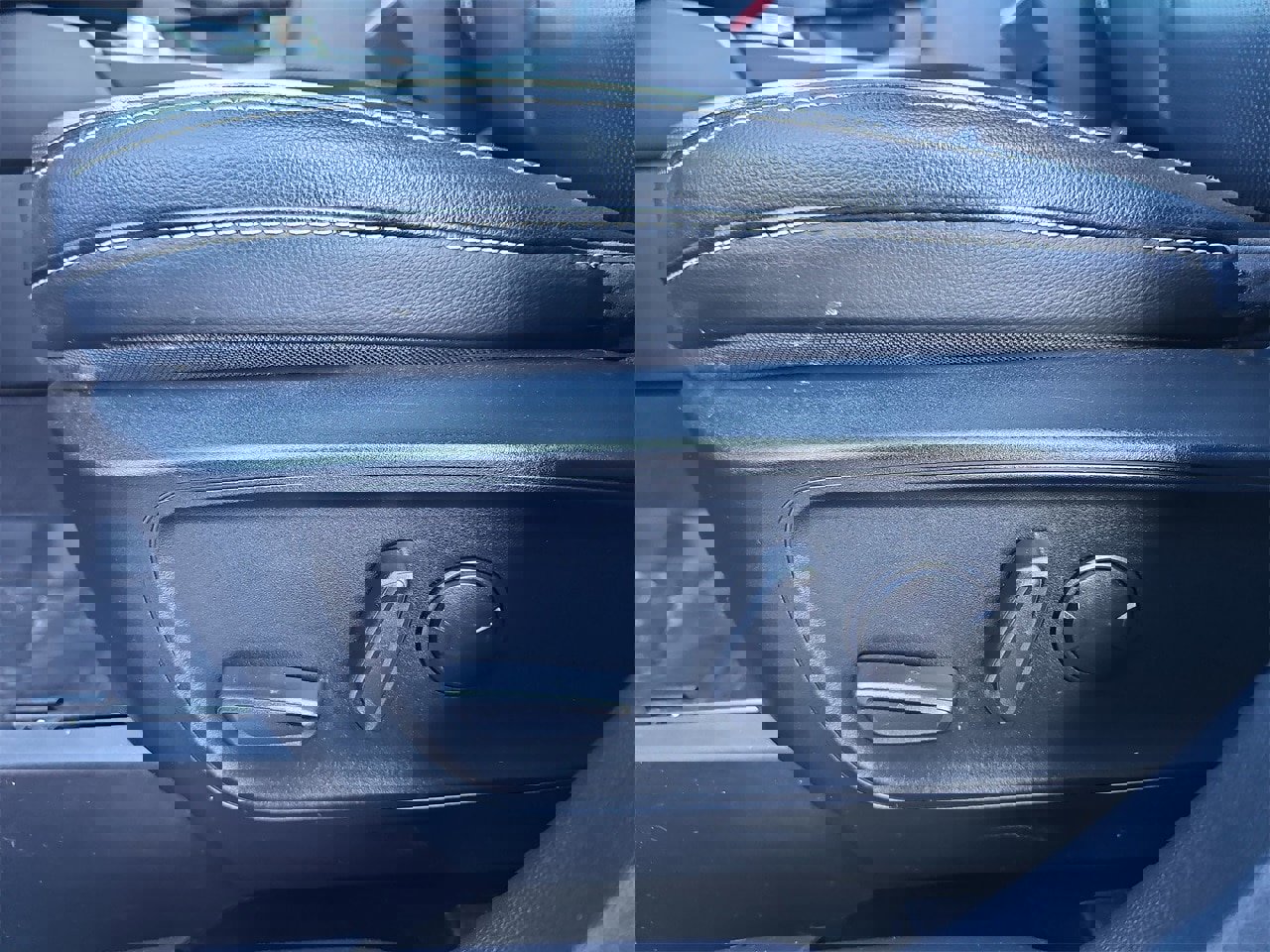 Used 2020 Ford Escape SEL image 28