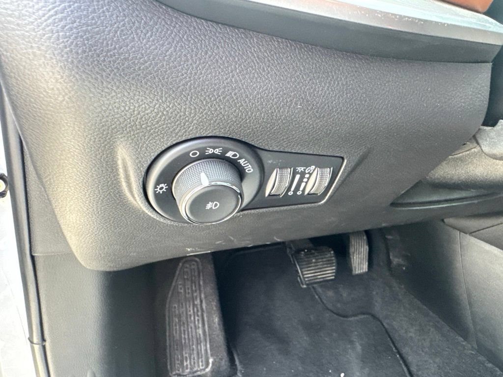 Used 2025 Jeep Compass Limited AWD/4WD image 10