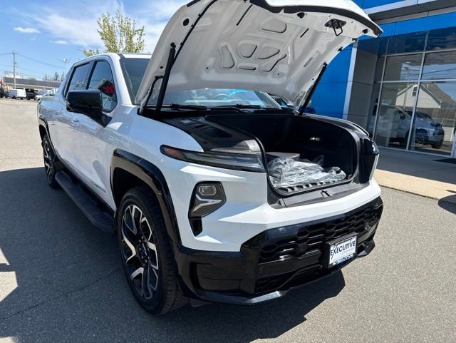 Used 2024 Chevrolet Silverado EV RST AWD/4WD image 14
