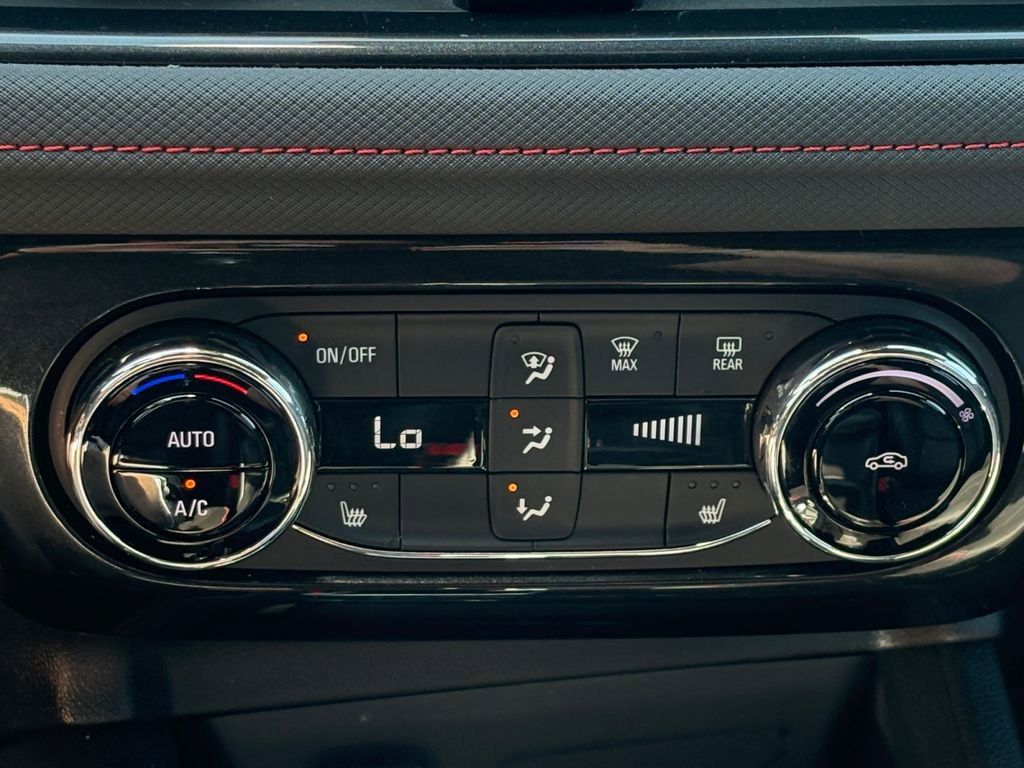 Used 2025 Chevrolet TrailBlazer RS w/ Convenience Package image 27