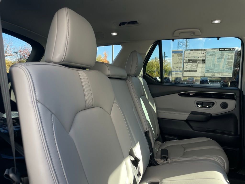 Used 2025 Honda Pilot EX-L image 36