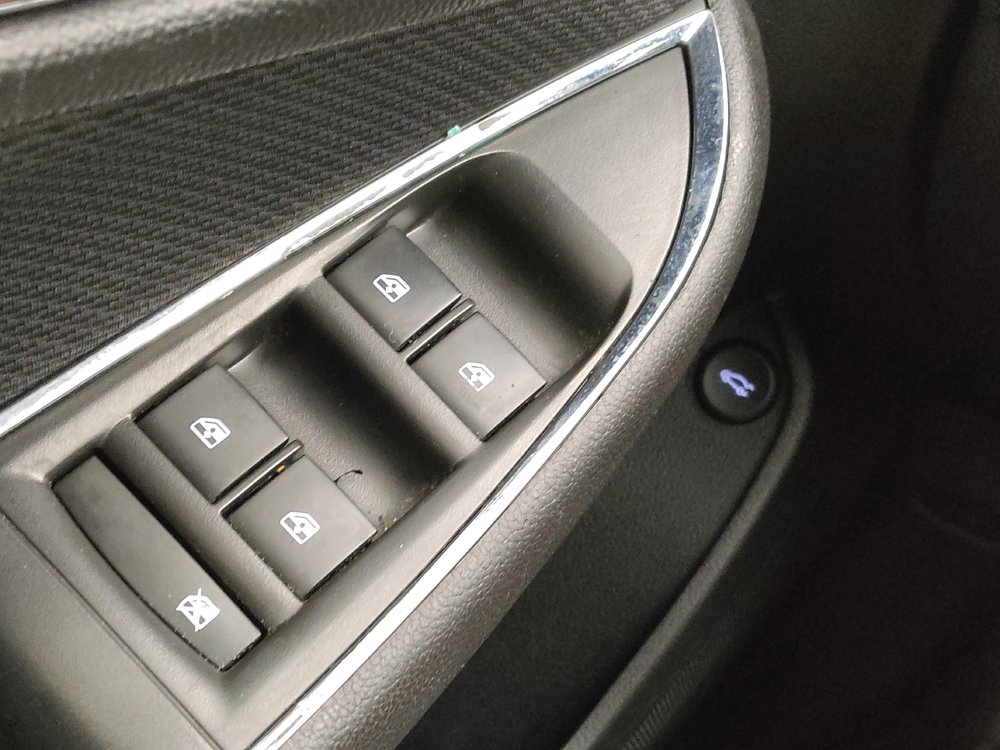 Used 2019 Chevrolet Cruze LS w/ LS Convenience Package FWD image 27