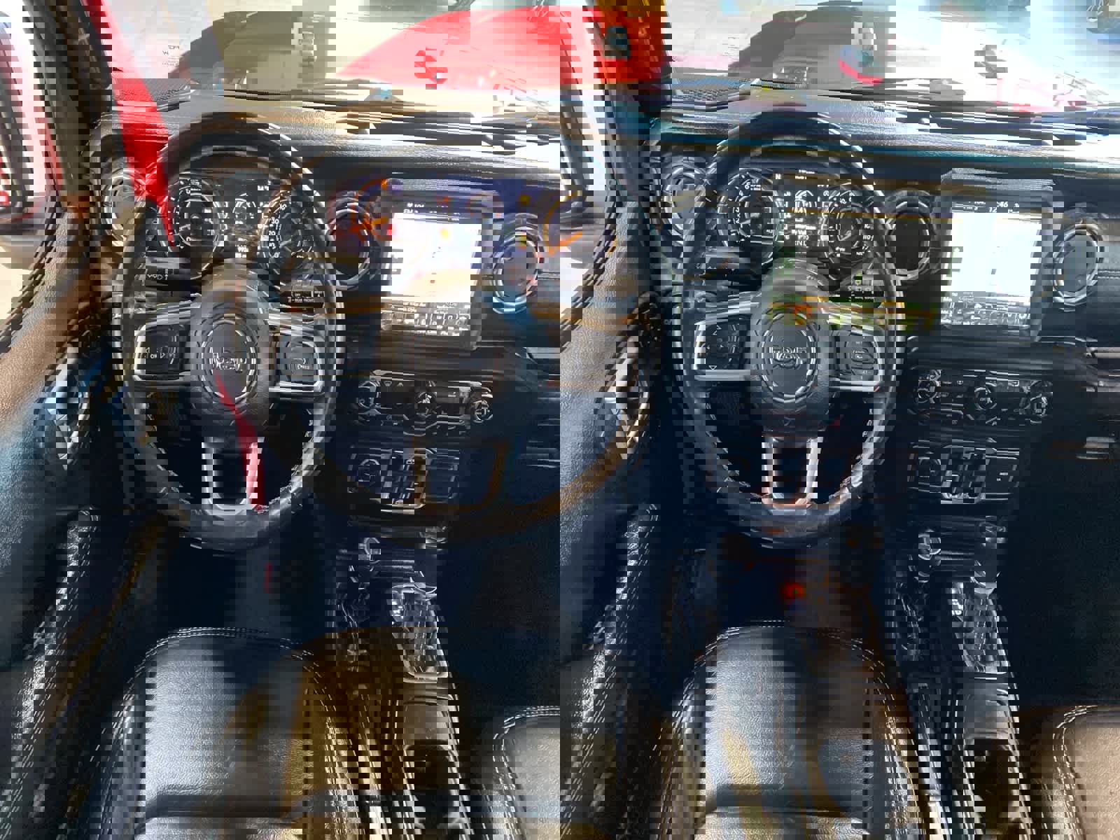 Used 2018 Jeep Wrangler Unlimited Sahara w/ Uconnect 4C Nav & Sound Group image 15