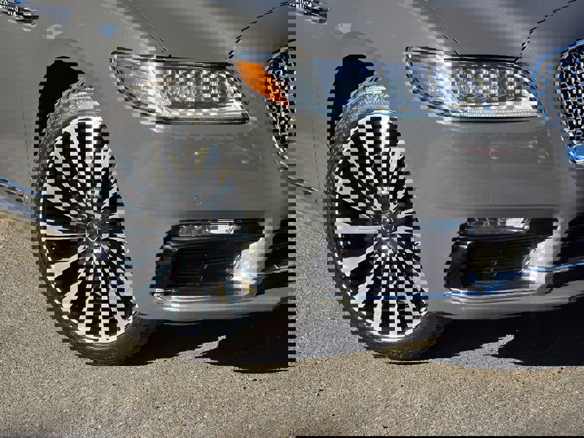 Used 2017 Lincoln Continental Black Label w/ Rear-seat Package image 4