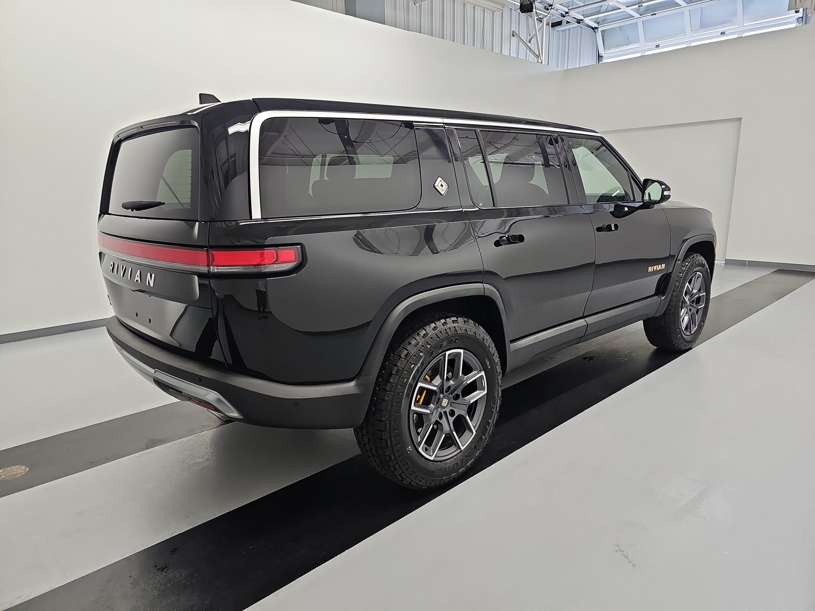 Used 2023 Rivian R1S Adventure Quad AWD/4WD image 5