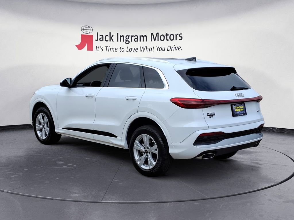 Used 2025 Audi Q5 Premium w/ Convenience Package image 3