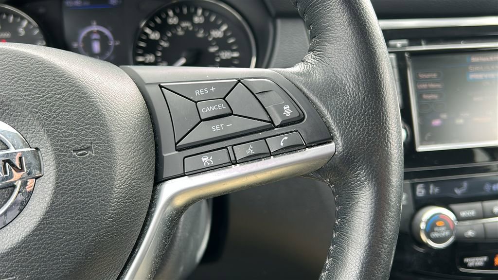 Used 2018 Nissan Rogue SV w/ Premium Package image 15