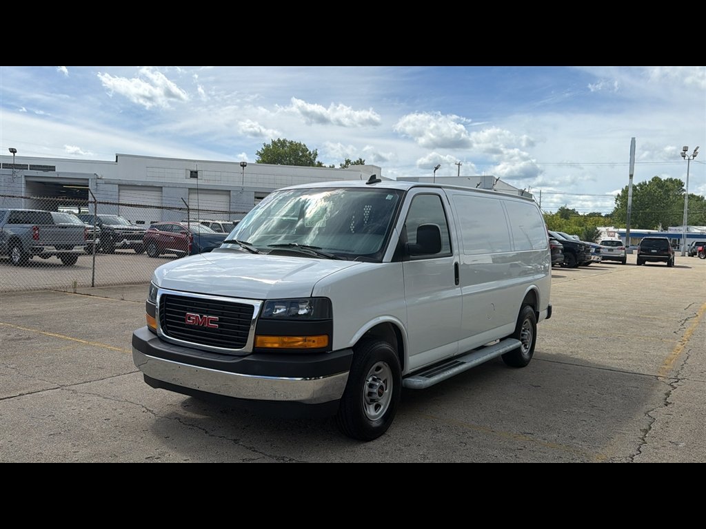 Used 2025 GMC Savana 2500 w/ Driver Convenience Package RWD image 2