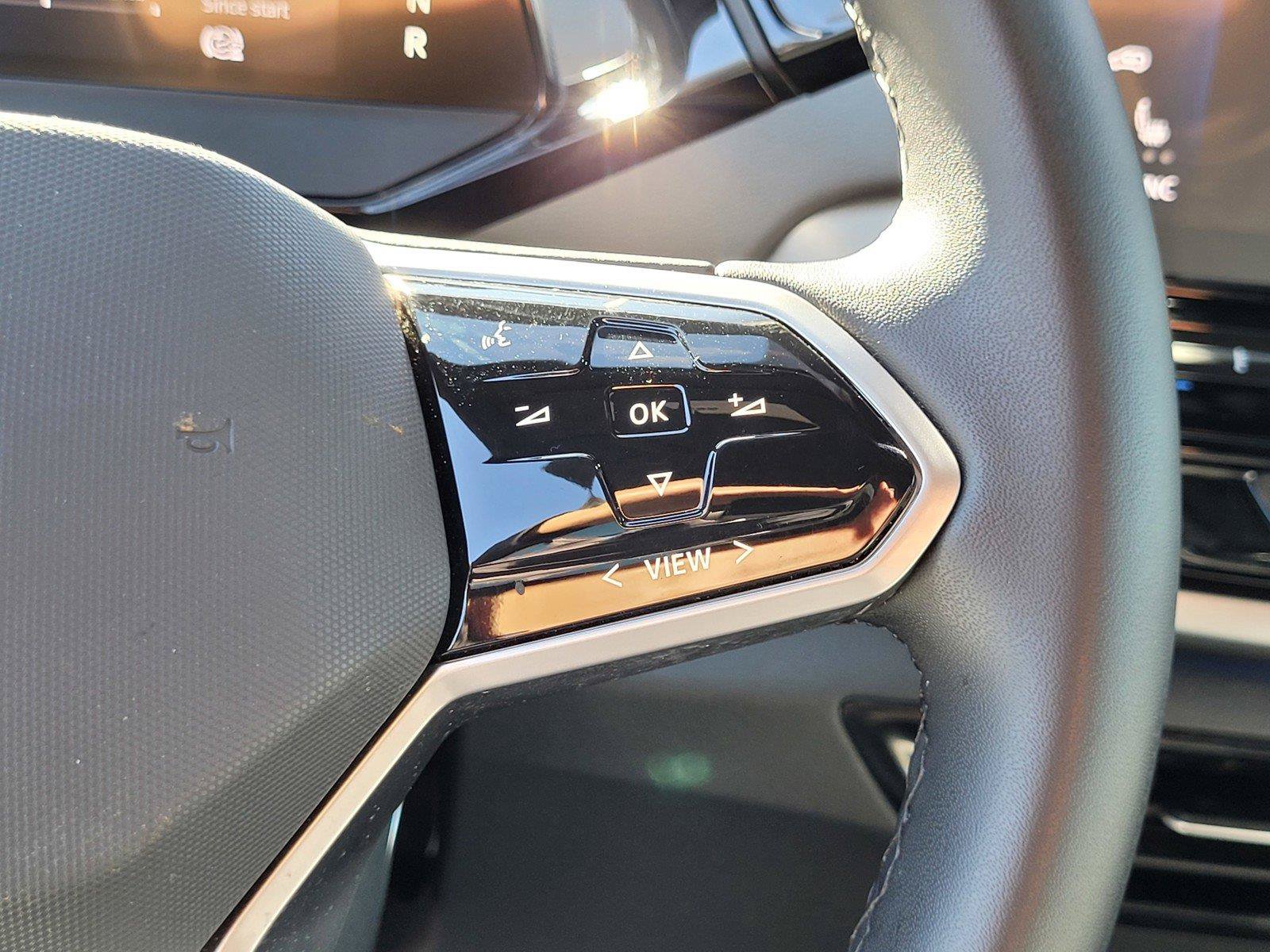 Certified 2023 Volkswagen ID.4 Pro AWD/4WD image 32
