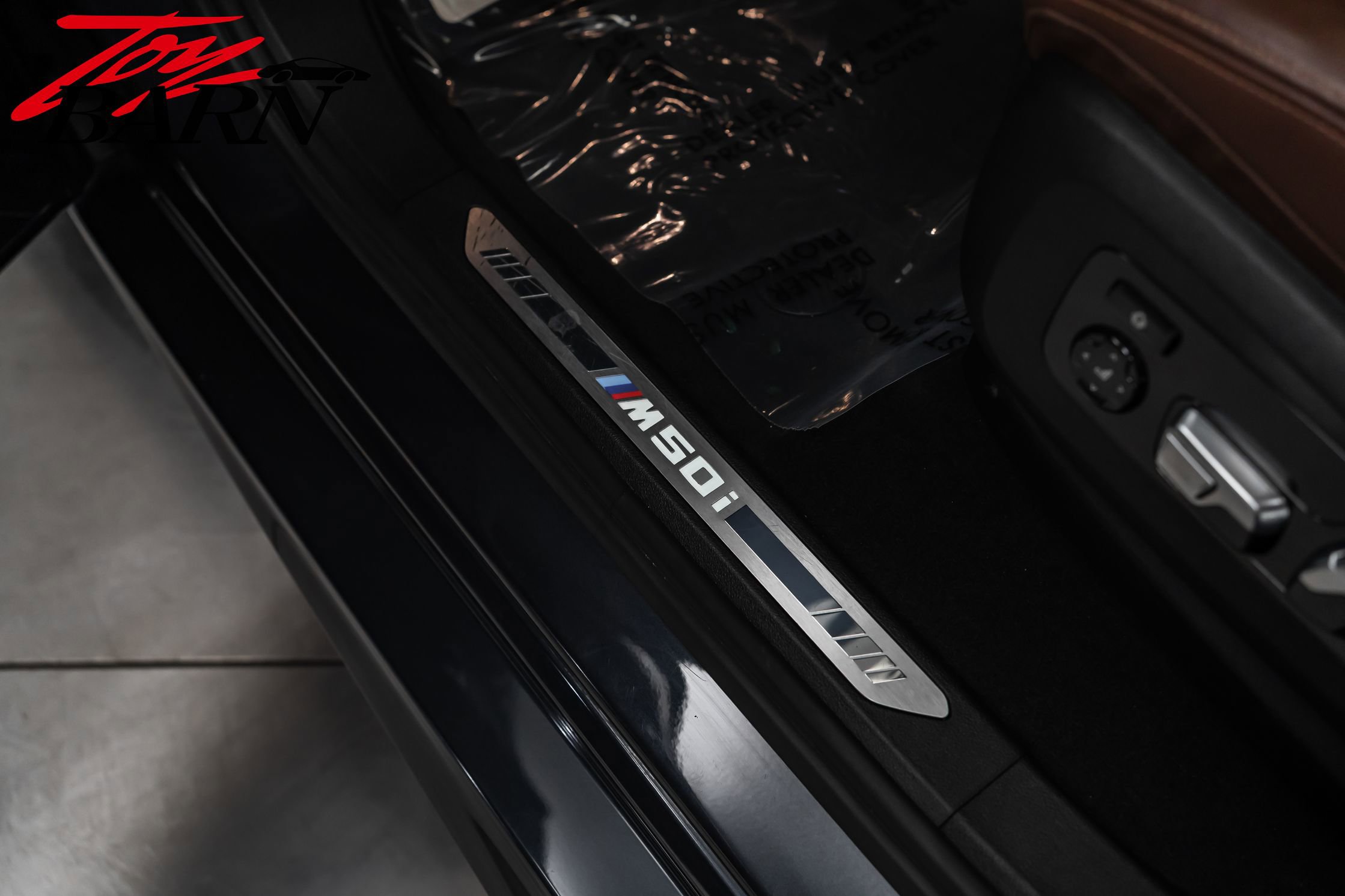 Used 2020 BMW X6 M50i w/ Executive Package image 24