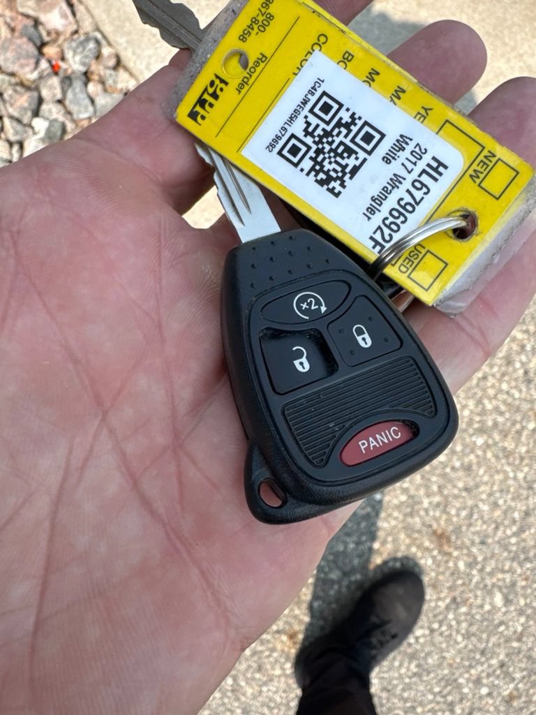 Used 2017 Jeep Wrangler Unlimited Sahara w/ Connectivity Group AWD/4WD image 5