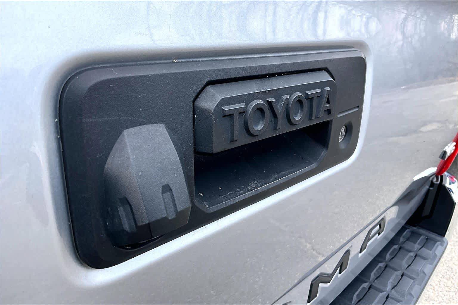 Certified 2017 Toyota Tacoma TRD Off-Road w/ Tow Package (A/T) AWD/4WD image 29