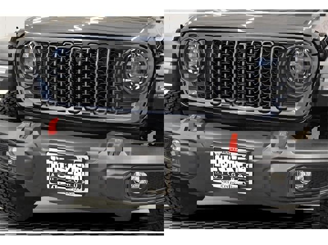 Used 2024 Jeep Wrangler Unlimited Rubicon w/ Technology Group image 16