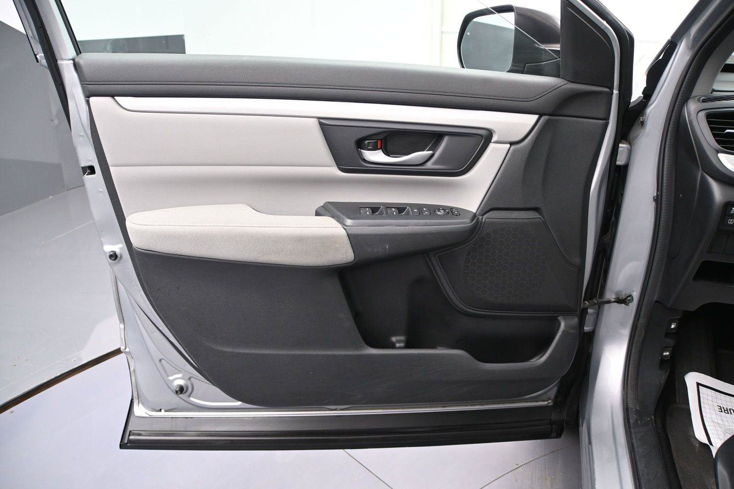 Used 2019 Honda CR-V LX image 6