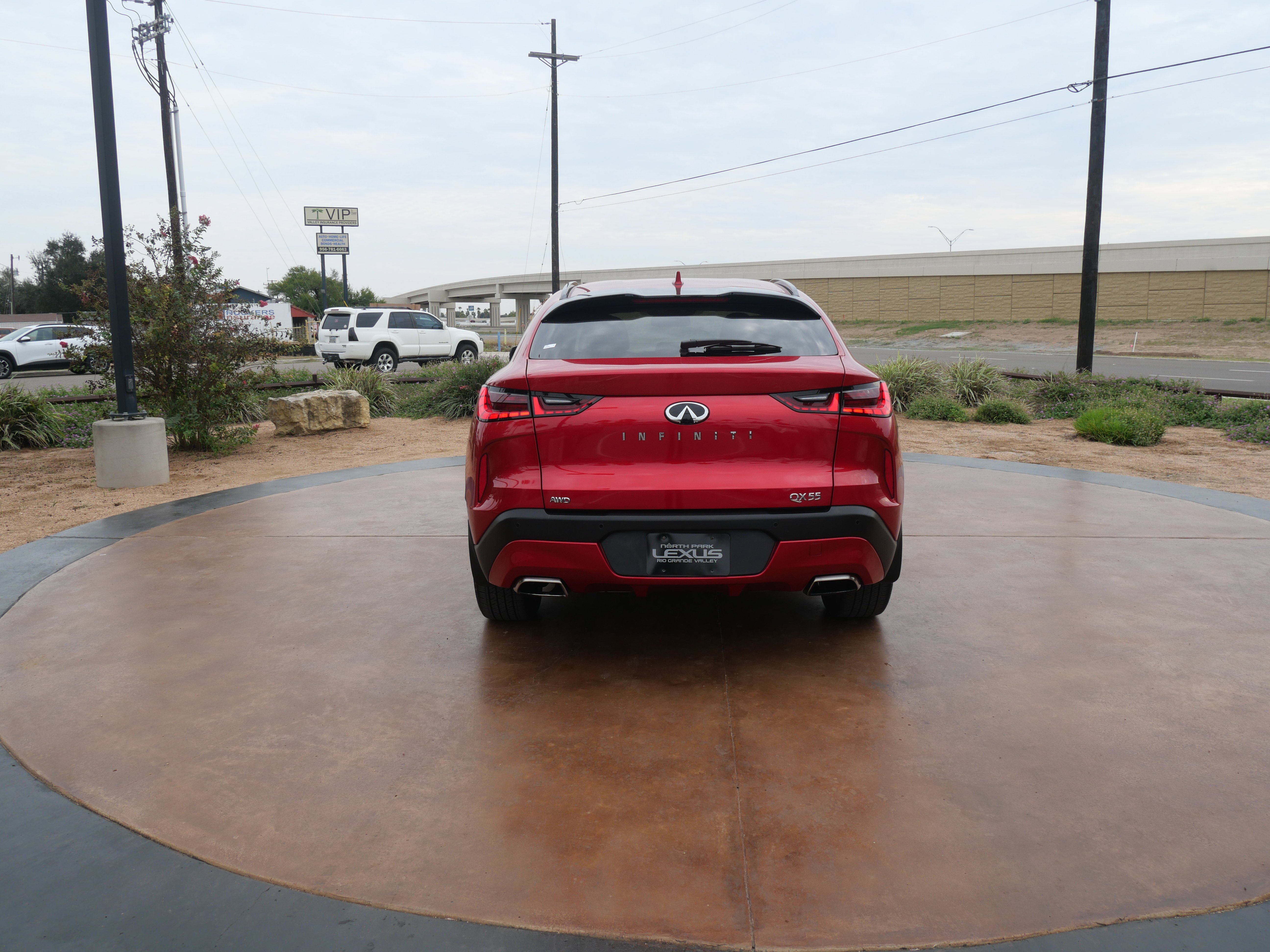 Used 2023 INFINITI QX55 Essential image 3