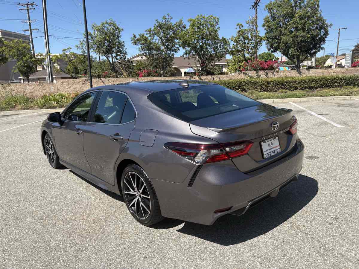 Used 2024 Toyota Camry SE image 14