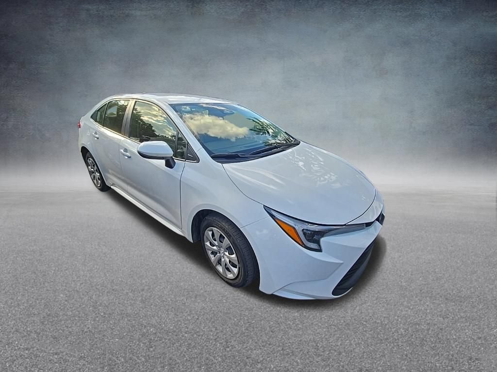Used 2025 Toyota Corolla LE FWD image 2