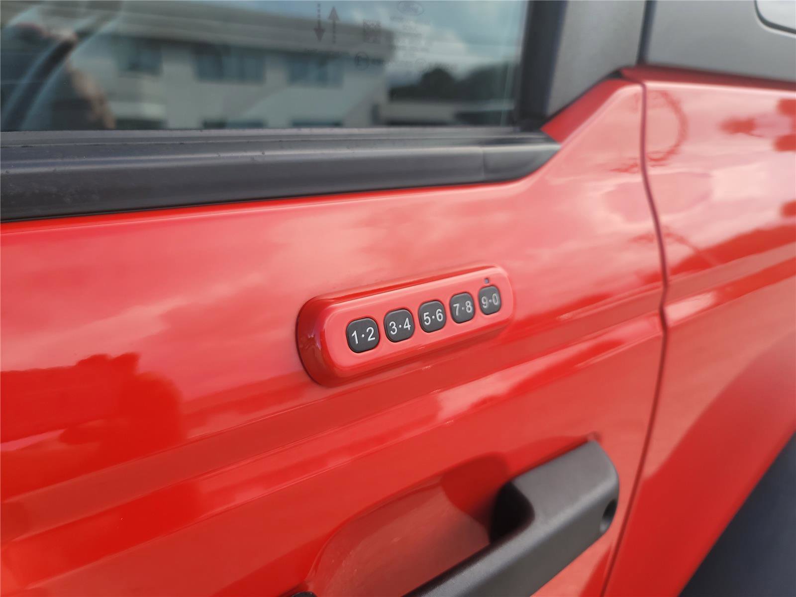 Used 2022 Ford Bronco Wildtrak image 12