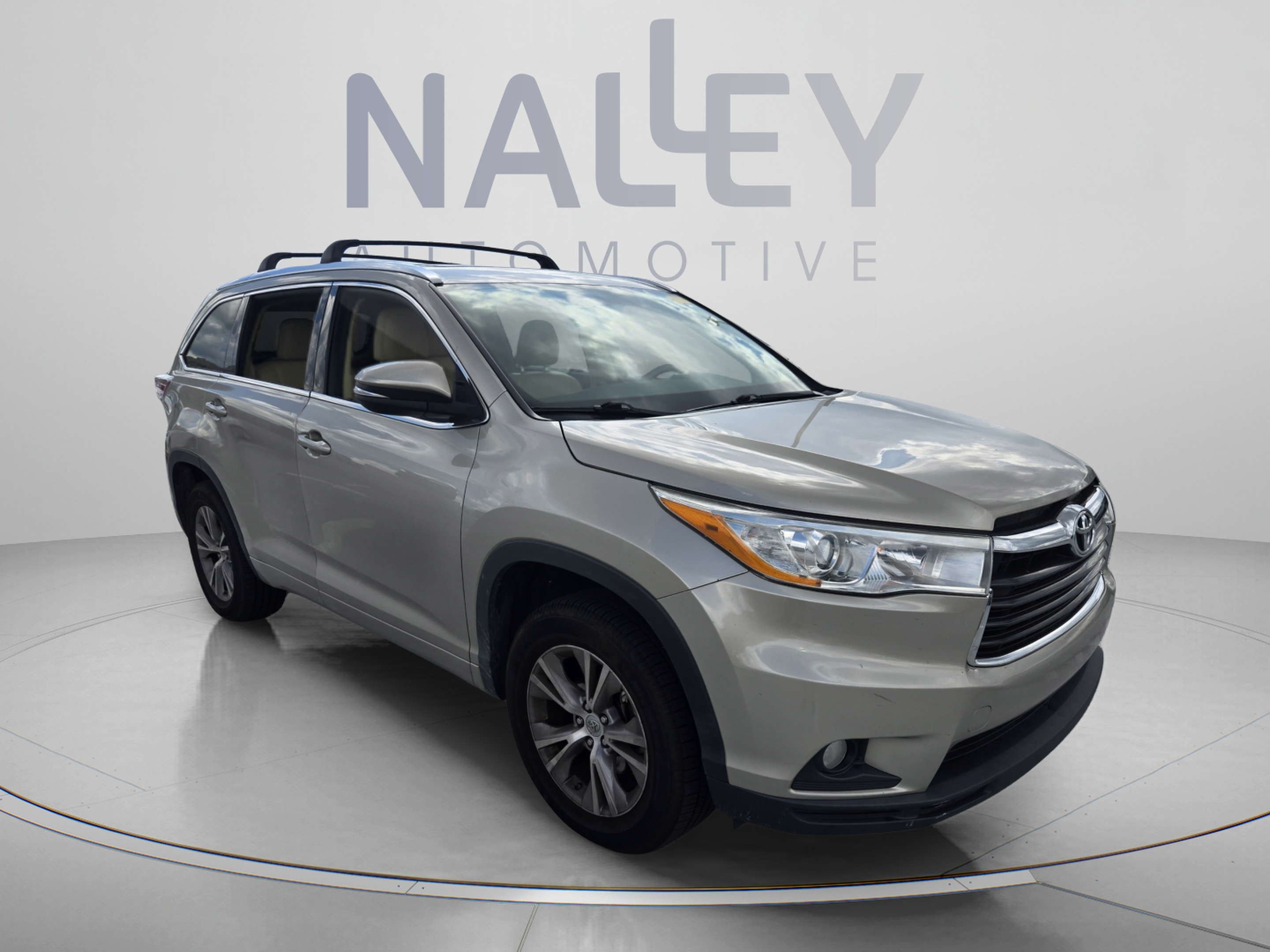 Used 2014 Toyota Highlander XLE FWD image 6