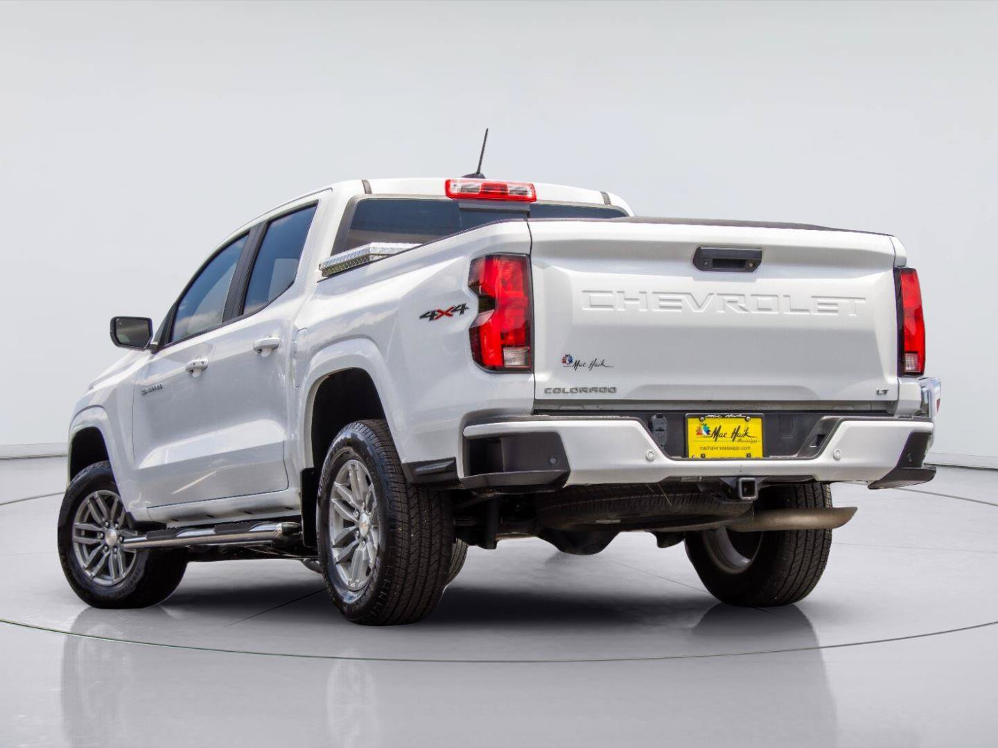 Used 2024 Chevrolet Colorado LT w/ LT Convenience Package III AWD/4WD image 5