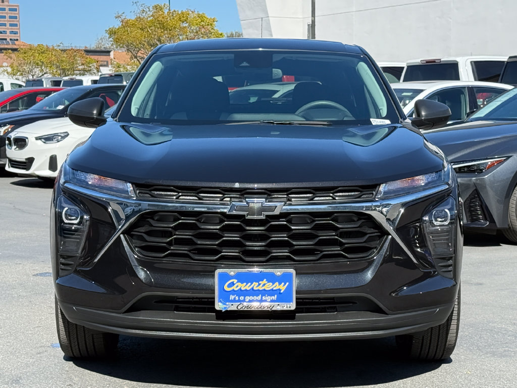 Used 2024 Chevrolet Trax LS w/ Driver Confidence Package FWD image 4