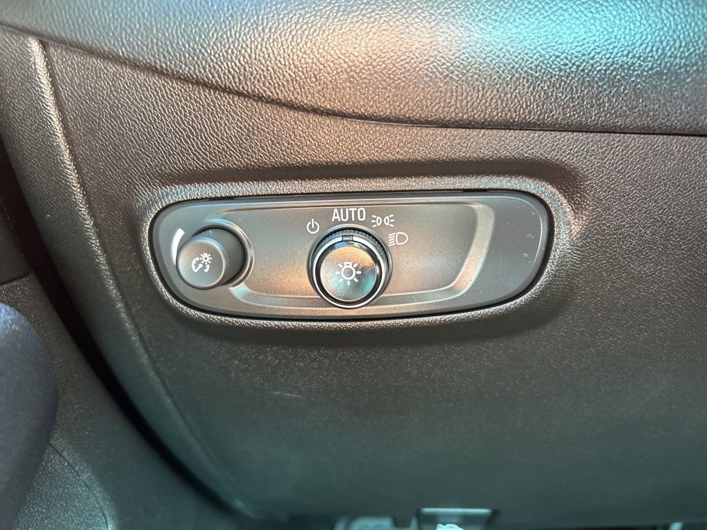 Used 2022 Chevrolet Equinox LS w/ LS Convenience Package image 25