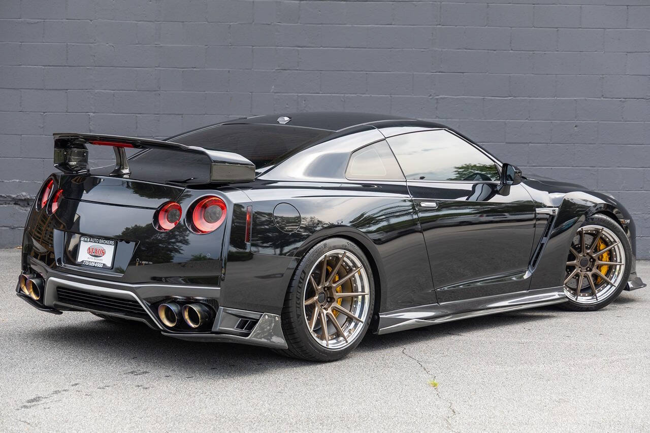 Used 2017 Nissan GT-R Premium w/ Premium Interior Package AWD/4WD image 7