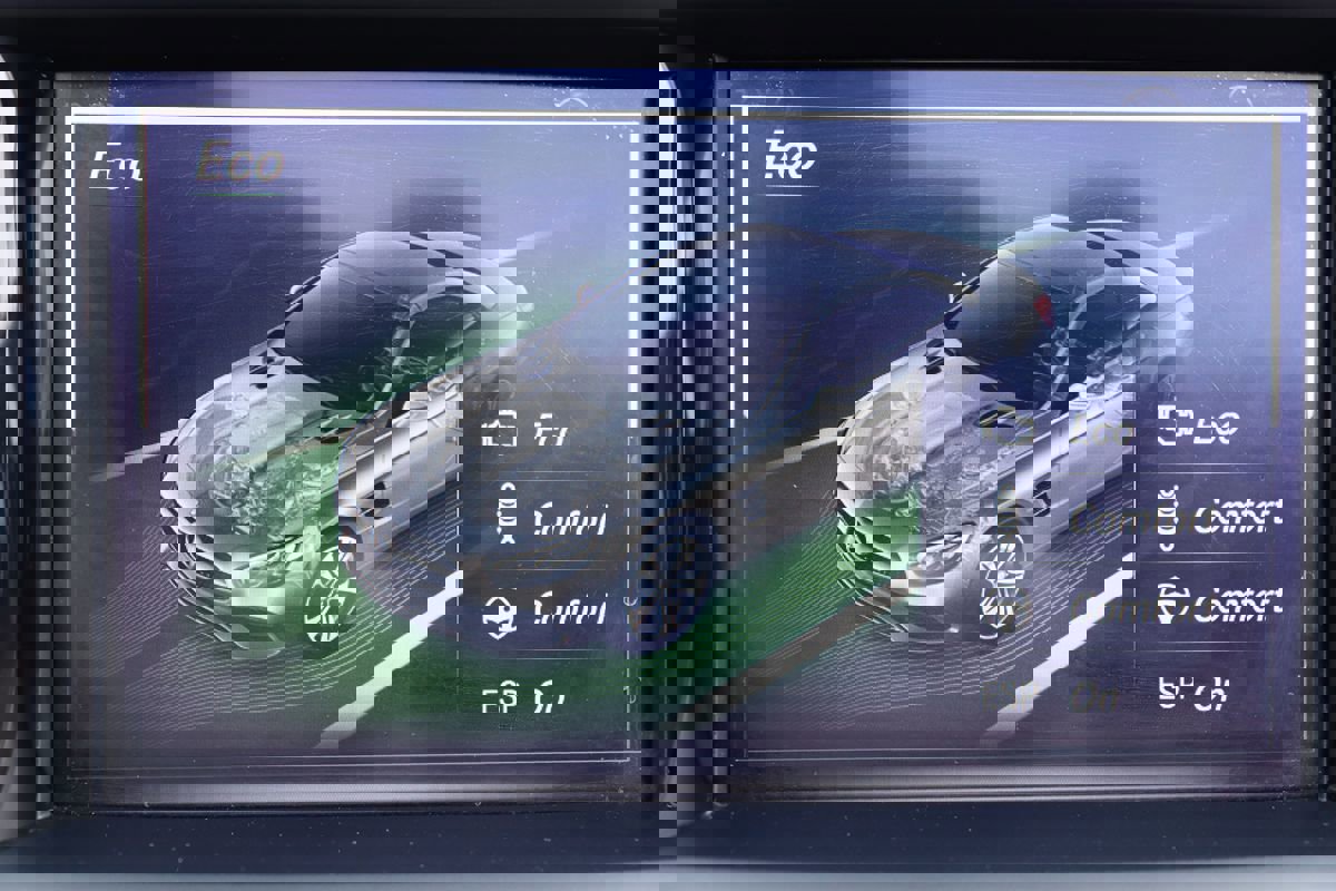 Used 2017 Mercedes-Benz SL 550 w/ Driver Assistance Package image 24