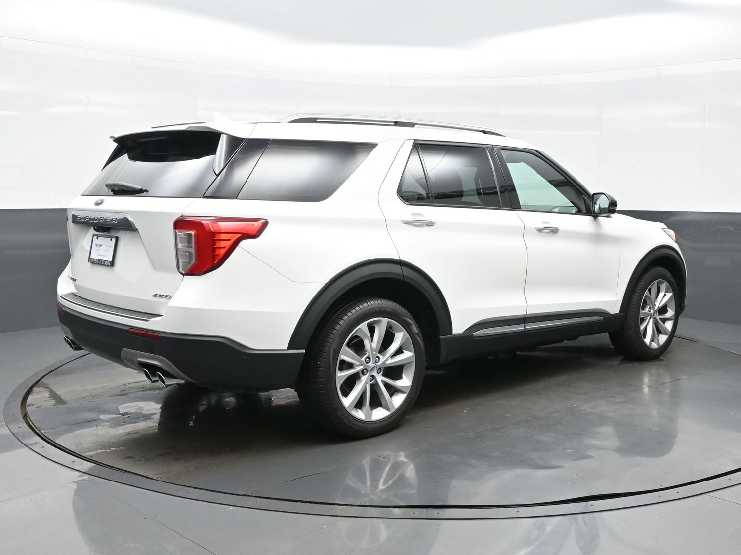 Used 2023 Ford Explorer Platinum AWD/4WD image 6