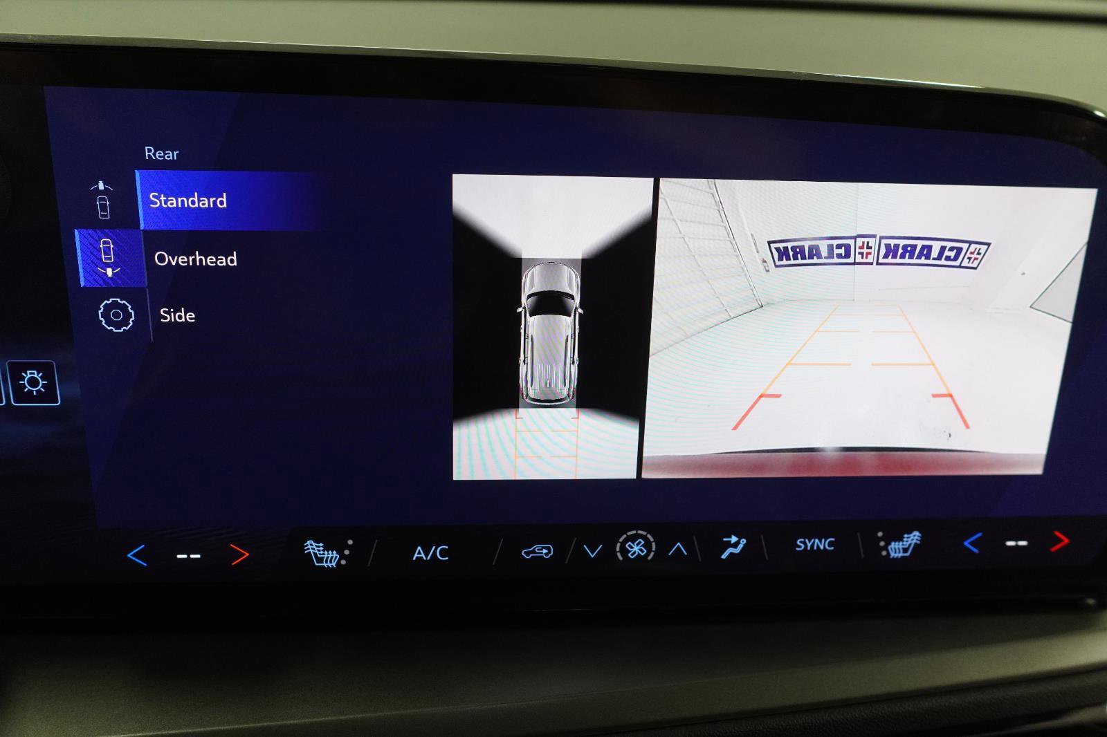 Used 2024 Chevrolet Traverse LT w/ Midnight/Sport Edition image 28