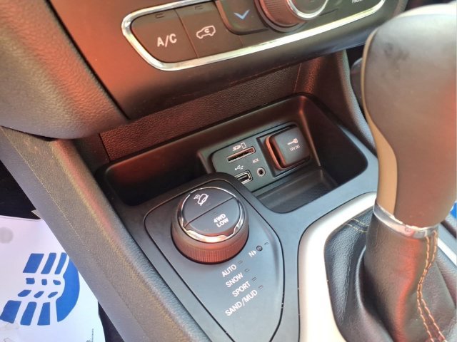 Used 2016 Jeep Cherokee Limited AWD/4WD image 26