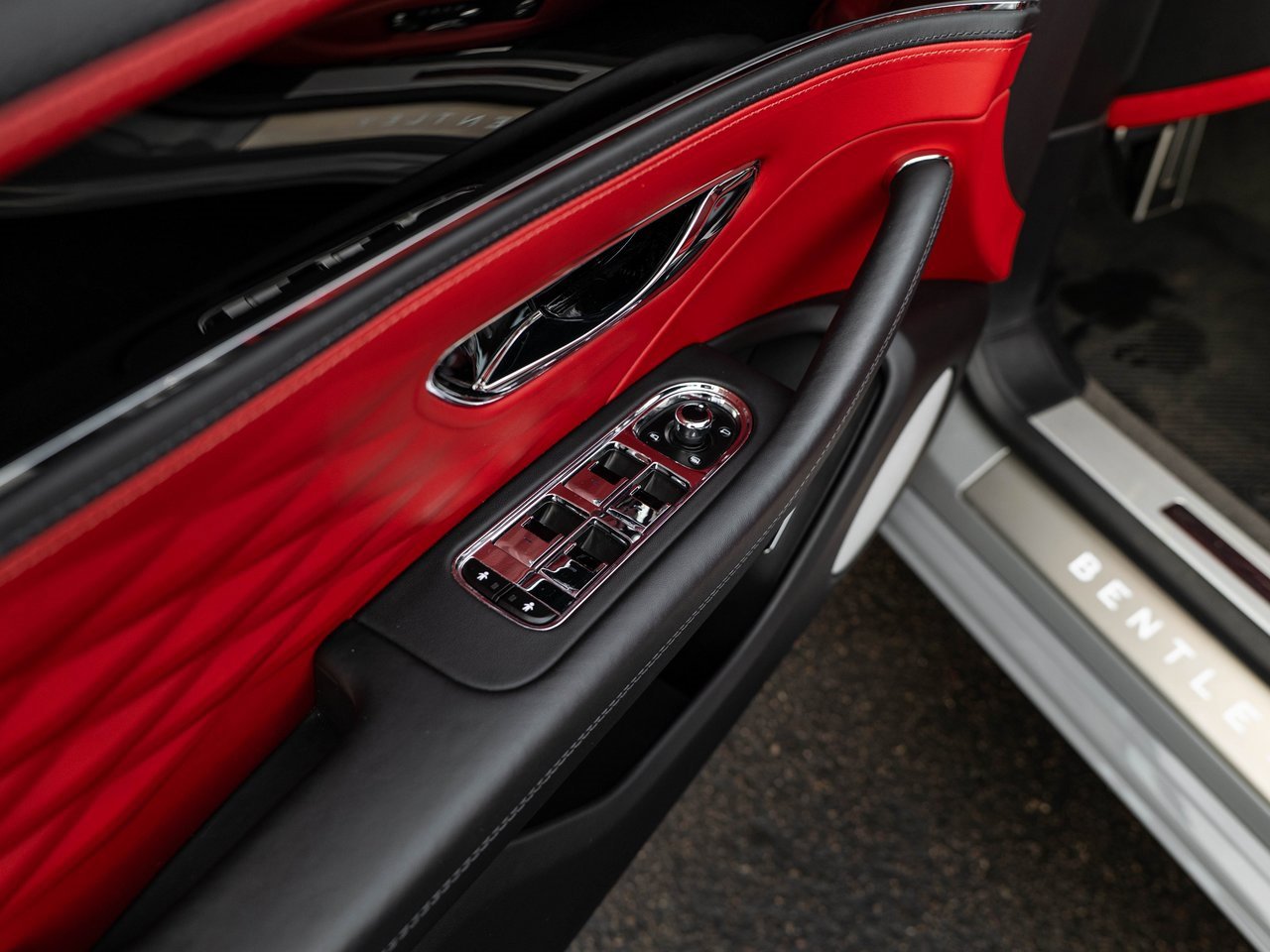 Used 2022 Bentley Flying Spur V8 image 30