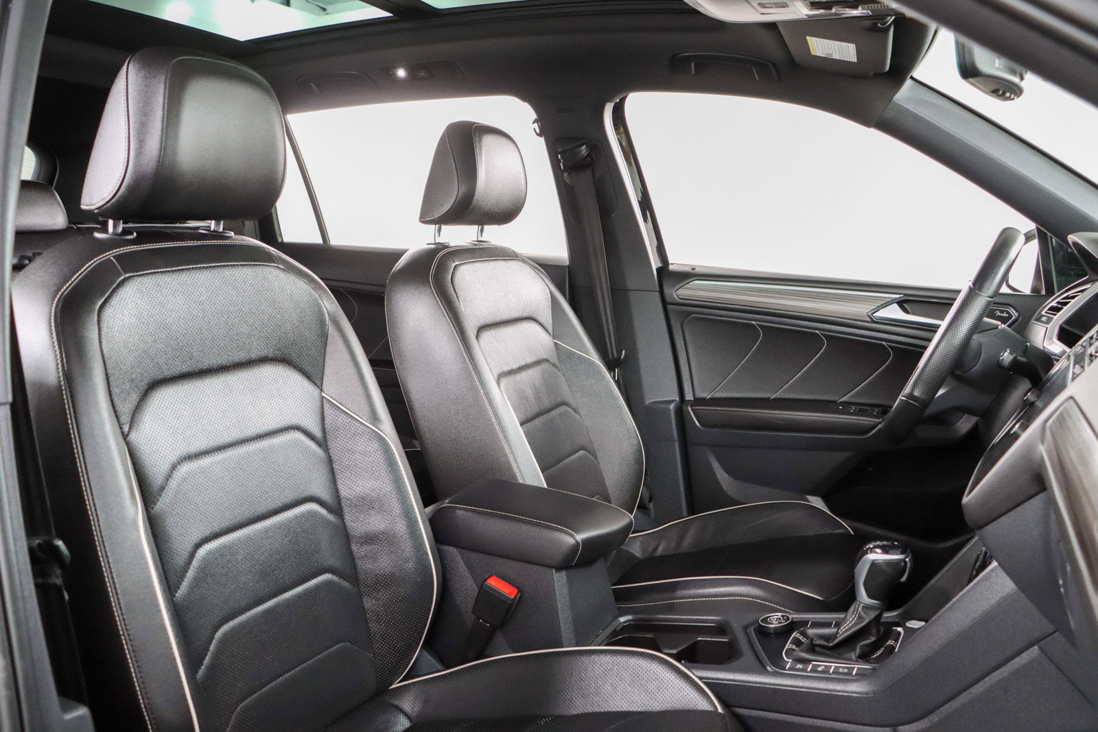 Used 2022 Volkswagen Tiguan SEL R-Line AWD/4WD image 29