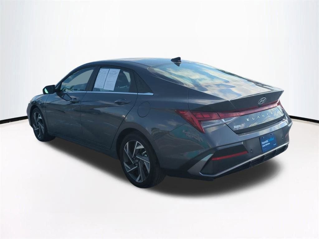 Certified 2024 Hyundai Elantra Limited FWD image 7
