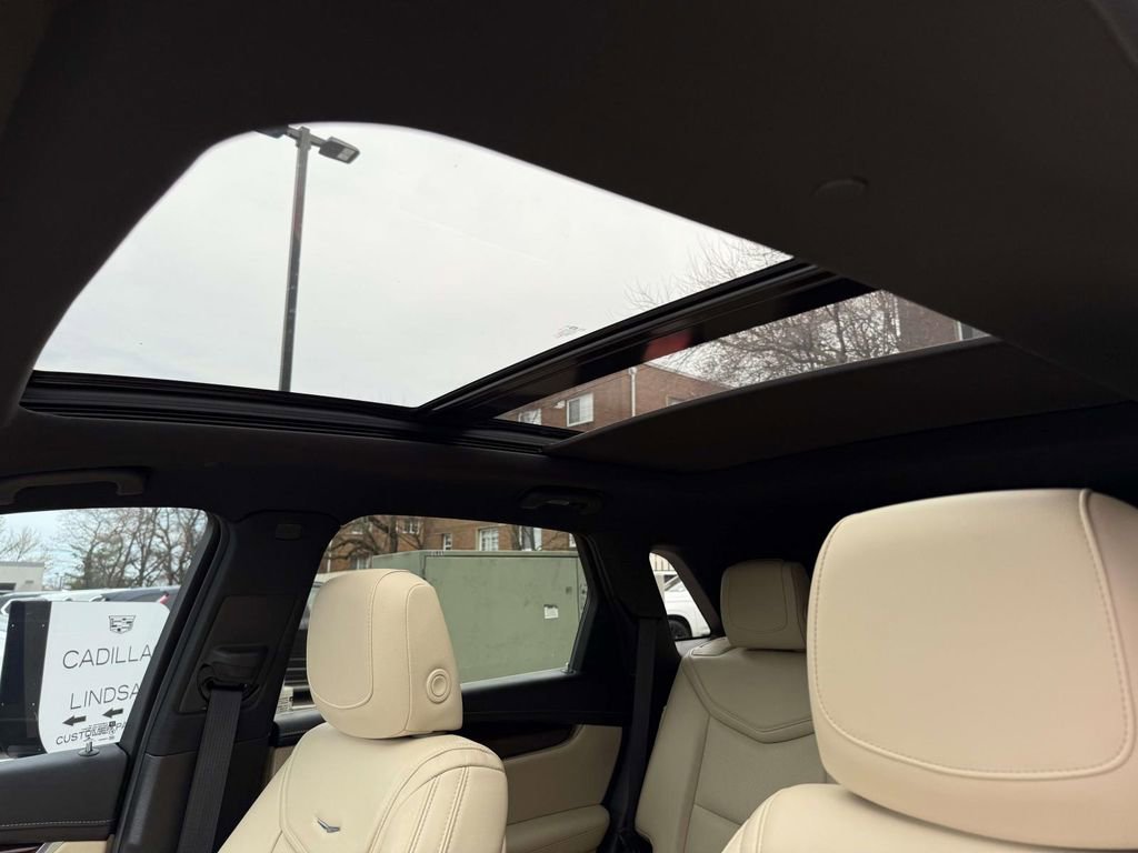 Used 2017 Cadillac XT5 Luxury w/ Driver Awareness Package image 21