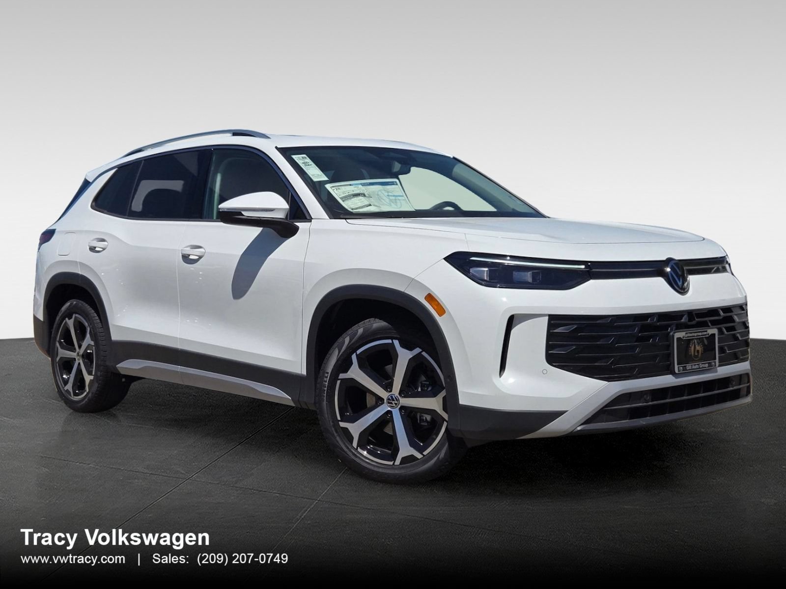New 2026 Volkswagen Tiguan SE FWD image 1