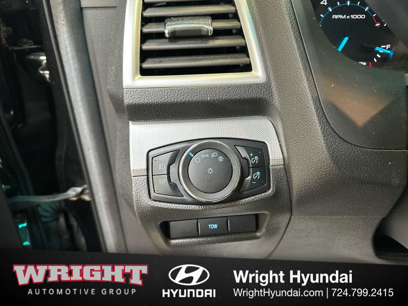 Used 2015 Ford Explorer XLT image 24