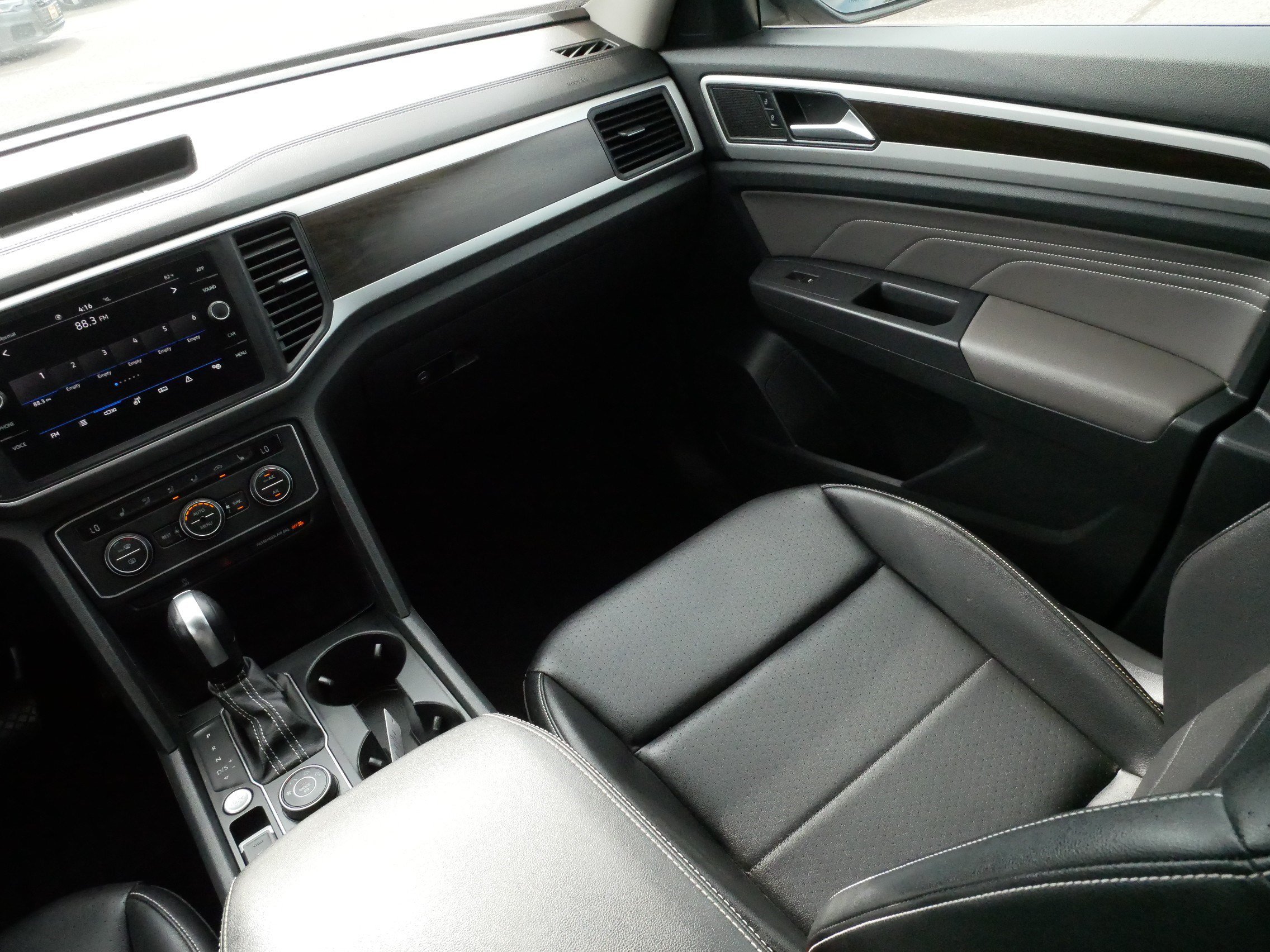 Used 2021 Volkswagen Atlas SE w/ Panoramic Sunroof Package AWD/4WD image 11