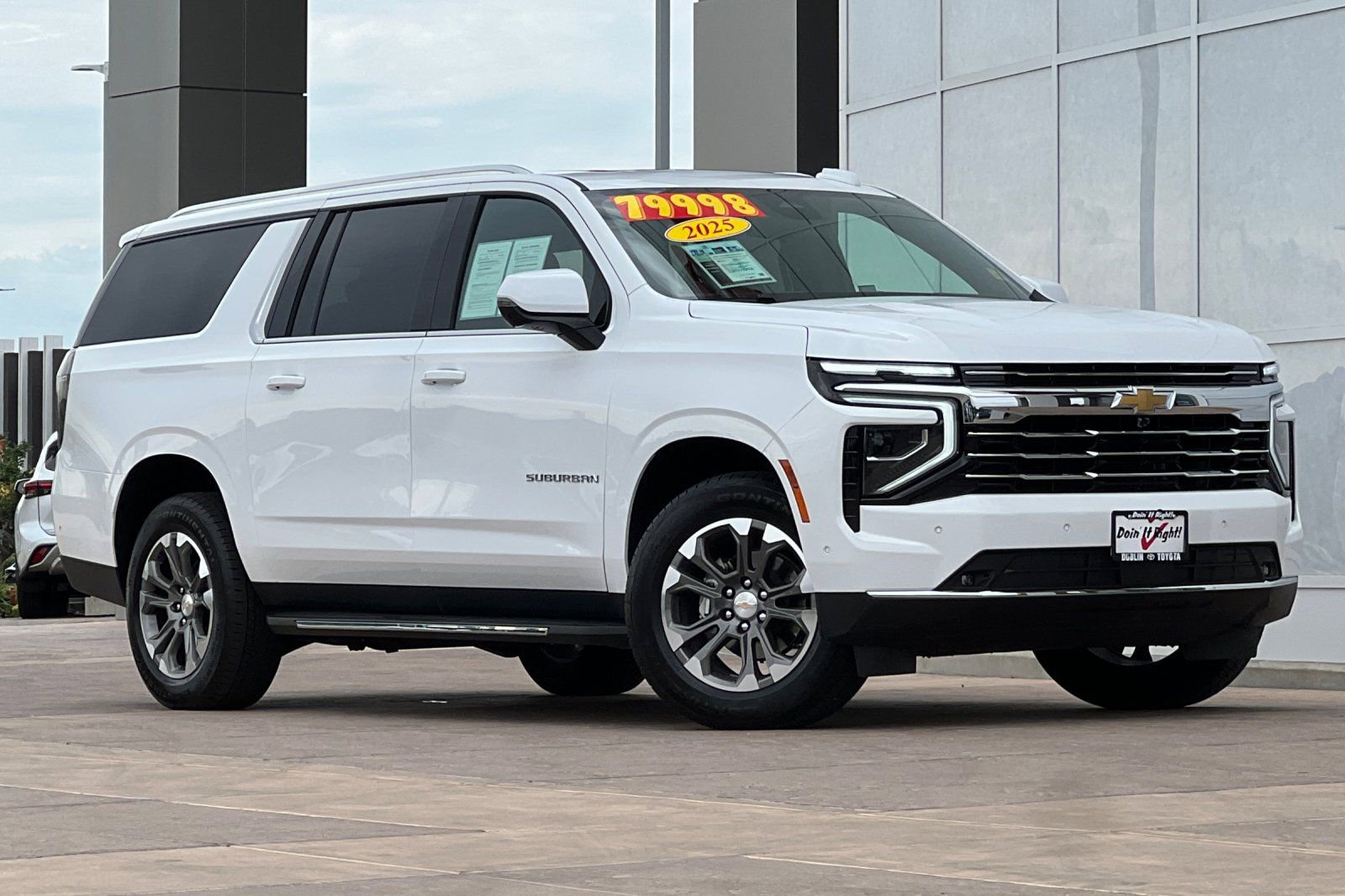 Used 2025 Chevrolet Suburban LT w/ Comfort Package image 2