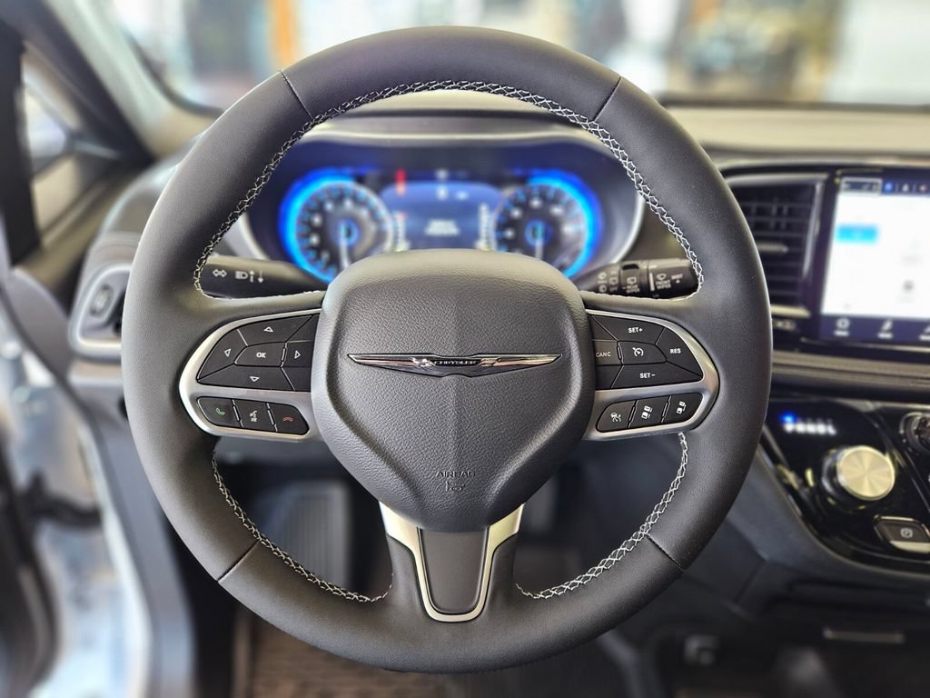 New 2025 Chrysler Pacifica Select w/ Fav Edition Package FWD image 25
